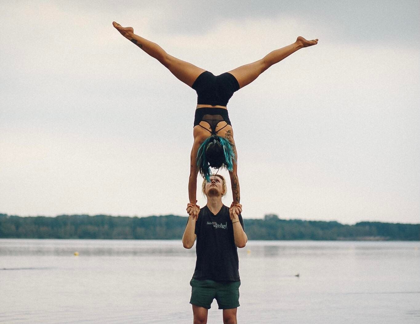 partner_acro.jpg partner_acro.jpg
